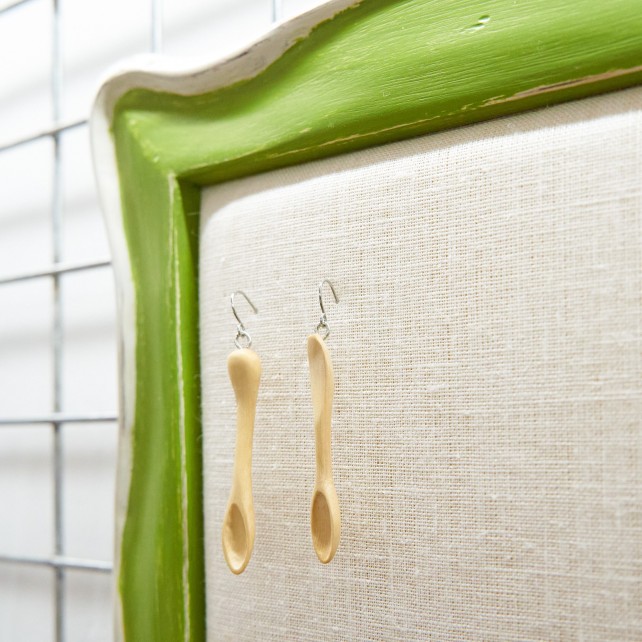 Portapendientes Artesanal de Madera Reciclada | Diseño Barroco Único