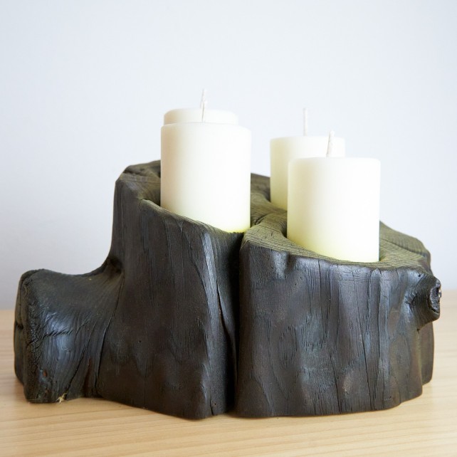 Portavelas artesanal de madera recuperada y velas de soja