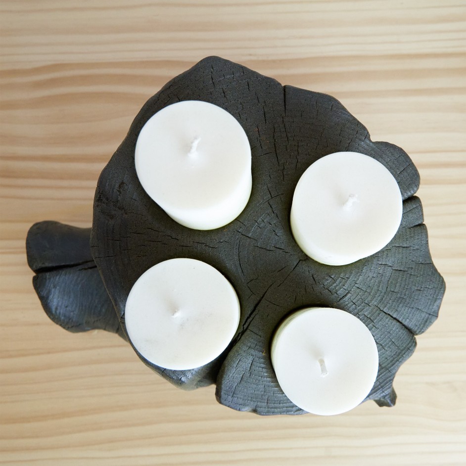 Portavelas artesanal de madera recuperada y velas de soja 2