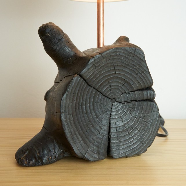 Lámpara de madera recuperada de Albarracín con tulipa vintage