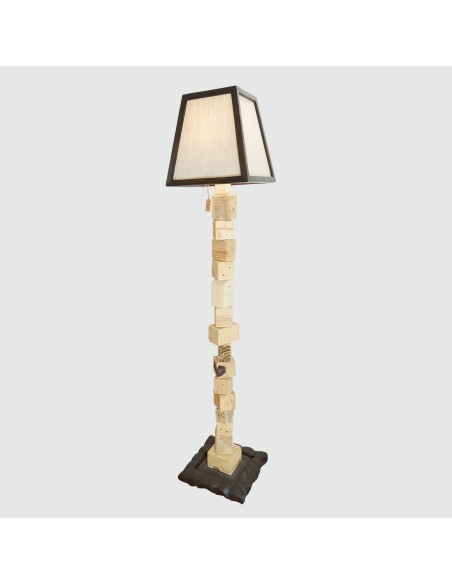 Lámpara de Pie Moderna y Natural | Madera Reciclada y Pantalla Oscura Lámpara de Pie Moderna y Natural | Madera Reciclada y Pantalla Oscura