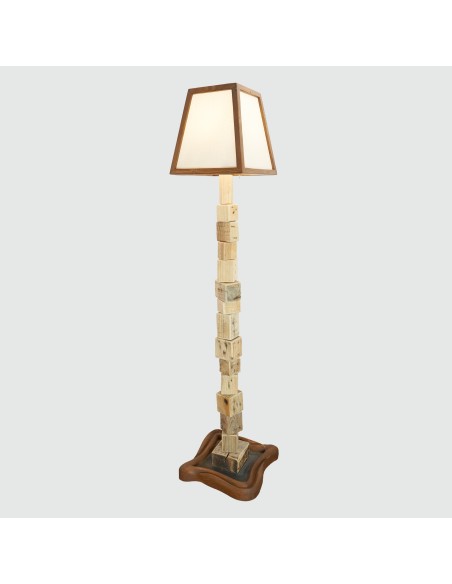 Lámpara de Pie Artesanal con Madera Reciclada | Diseño Sostenible y Natural Lámpara de Pie Artesanal con Madera Reciclada | Diseño Sostenible y Natural