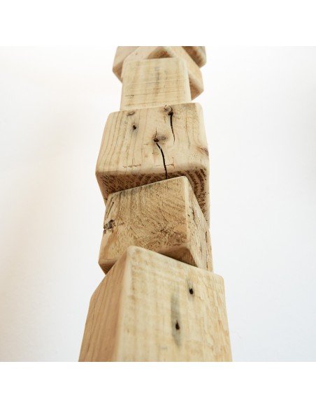 Lámpara de Pie Artesanal con Madera Reciclada | Diseño Sostenible y Natural Lámpara de Pie Artesanal con Madera Reciclada | Diseño Sostenible y Natural